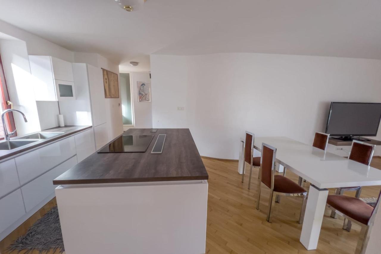 Apartamento Riverside Ljubljanica With Private Parking Liubliana Exterior foto