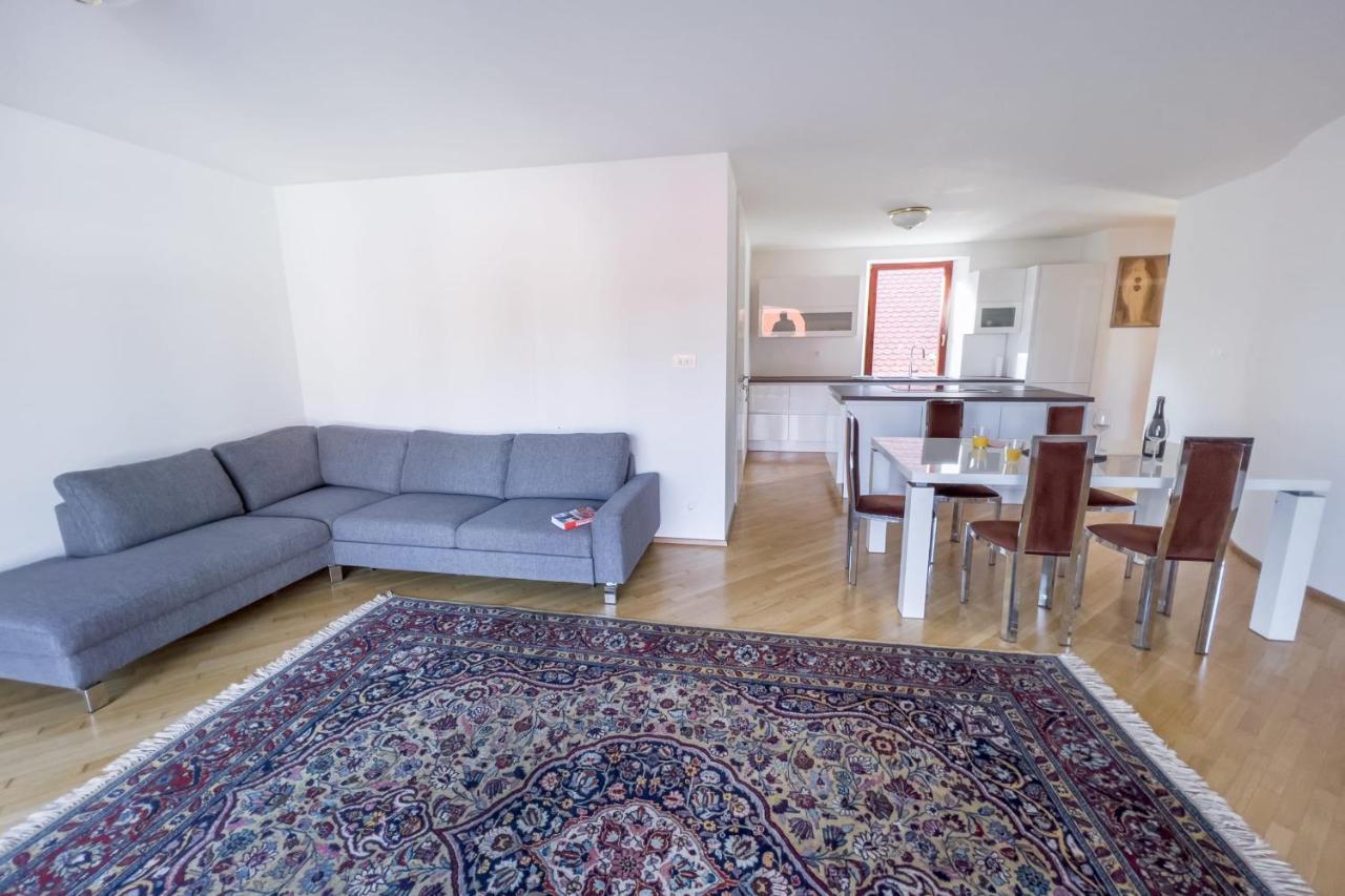 Apartamento Riverside Ljubljanica With Private Parking Liubliana Exterior foto