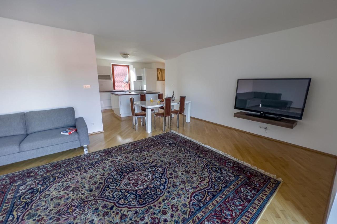 Apartamento Riverside Ljubljanica With Private Parking Liubliana Exterior foto